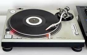Technics SL-1200 Turntable