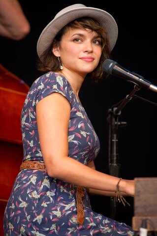 NORAH JONES
