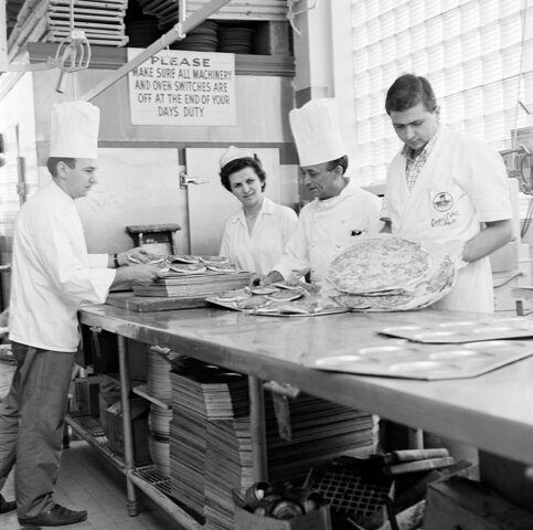Pizza integrated in to Australian food scene after WW2
