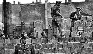 Construcción del muro de Berlín