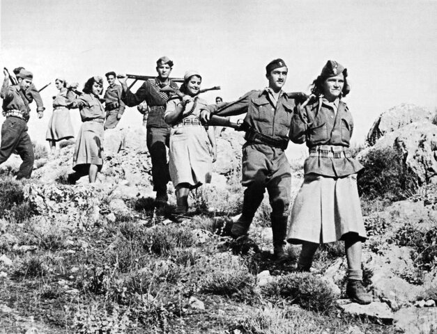 1942 Σεπτέμβρης: Επιχείρηση Γοργοπόταμος: Συνεργάστηκαν Άγγλοι, Ε.ΑΜ.-Ε.Λ.Α.Σ και ο Ε.Δ.Ε.Σ (Ιδρύθηκε τον Οκτώβρη του 1941 και είχε πιο περιορισμένη γεωγραφικά δράση σε σχέση με τον Ε.Α.Μ- Ε.Λ.Α.Σ)