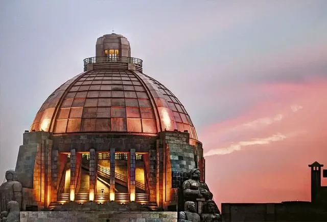 Monument to the Revolution