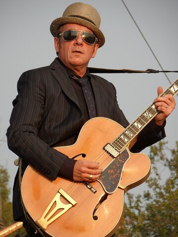 ELVIS COSTELLO