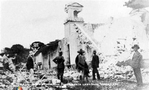 Terremotos y volcanes en erupción
