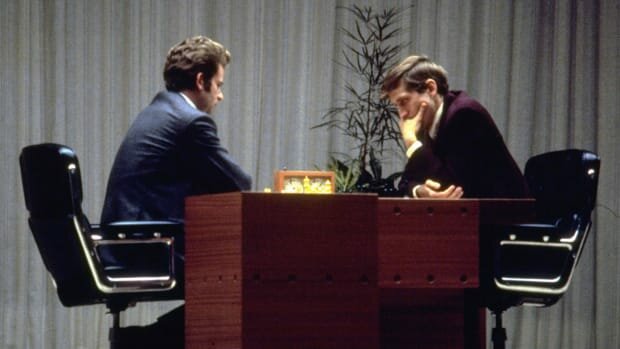 Charles De Gaulle calls for United States forces to leave Vietnam.