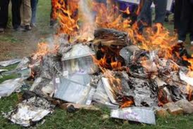 Tang Emperor slows Buddhism