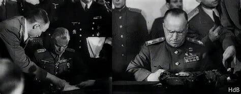 Alemania se rinde ante los soviéticos en Berlín.