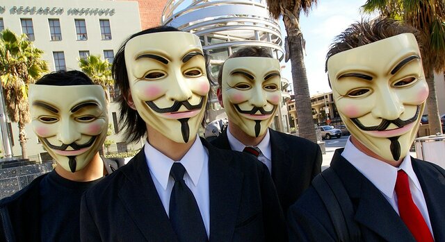 Se crea el grupo de ciberactivistas ANONYMOUS