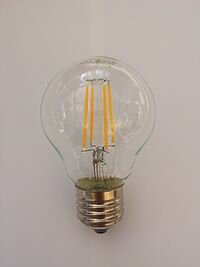 Primera lámpara LED