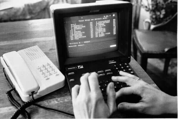 Tercera generación: Enseñanza Telemática.