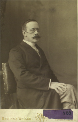 Publicación de los estudios de captación y retención de tintes por ciertas bacterias (H. C. Gram)