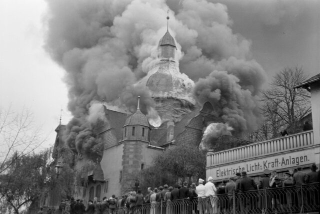 Nit dels vidres trencats