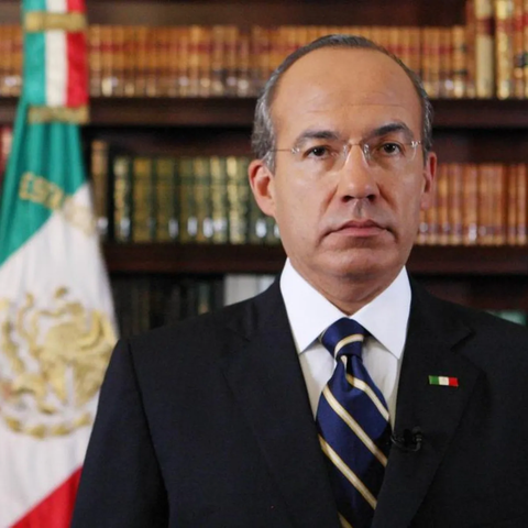 Felipe Calderón becomes president