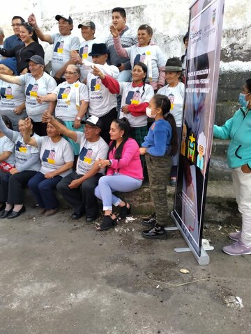 Participa en comitivas del barrio