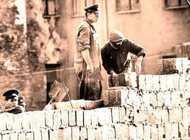 Construção do Muro de Berlim