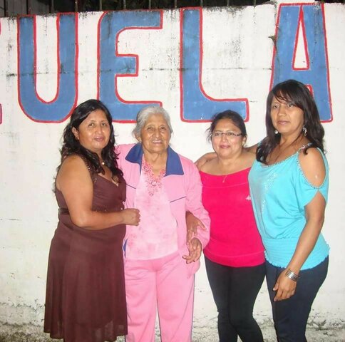 Junto a su mamá