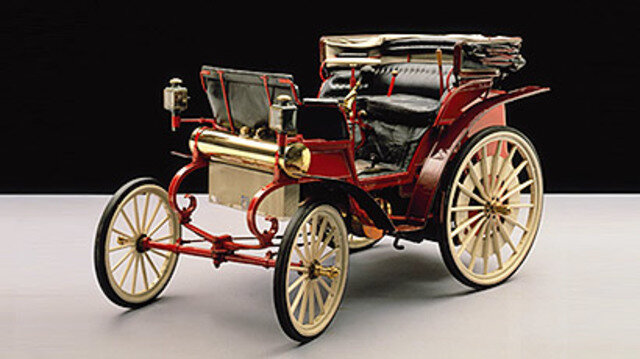 First twin-cylinder engine