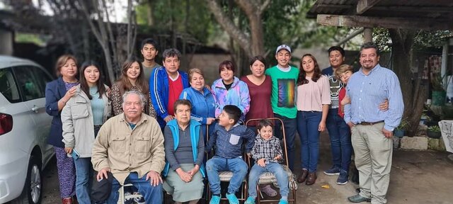 REUNIDOS CON LA FAMILIA CELEBRANDO MIS 20 AÑOS DE SERVICIO