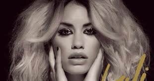 Saca su primer disco "A BAILAR"