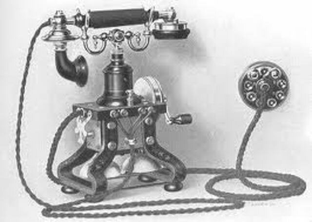 Se inventa el primer teléfono