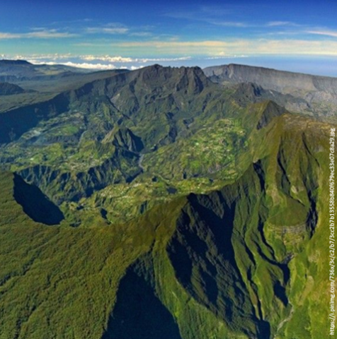 Inscription des Pitons Cirques et Remparts au patrimoine mondial de l'UNESCO