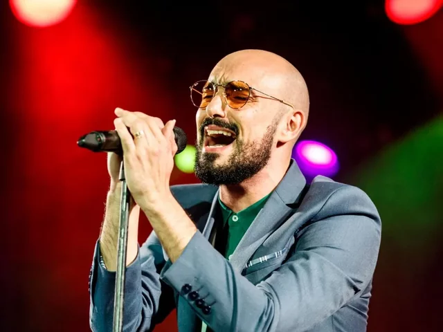 En el verano del 2000 asistió a festivales como Jesús Maria y Cosquin