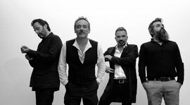 Timeline: DISCOGRAFÍA LOVE OF LESBIAN 2
