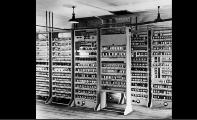 Electronic Delay Storage Automatic Calculator (EDSAC)