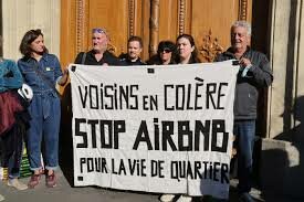 Manif devant Airbnb France.