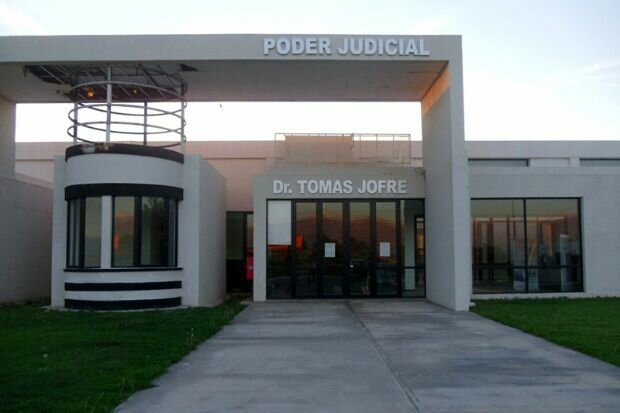 Detuvieron a un hombre acusado de abusar de su hijastra