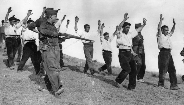 El gobierno republicano exilió a Francia