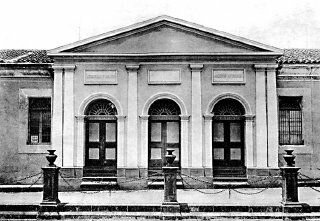 Creación de la casa de Enseñanza de Santo Tomás