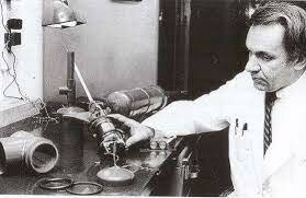 Jorge Reynolds Pombo desarrolló el primer marcapasos artificial externo