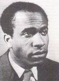 Franz  Fanon escribe "Los condenados de la tierra" (la resistencia de Argelia al colonialismo francés)