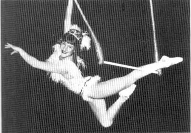 Lillian Leitzel breaks the world record