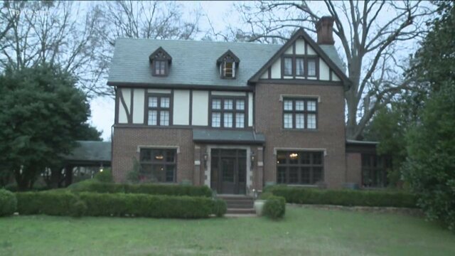 MLK lectures at Quaker House in Atlanta