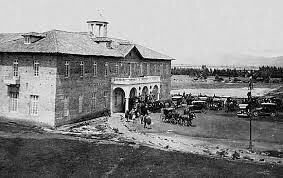 Fundación de la primera escuela campestre