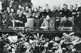 Alemania, Italia y Japón firman el Pacto Tripartito.