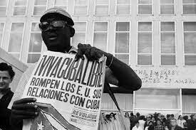 Estados Unidos rompe relaciones diplomáticas con Cuba.