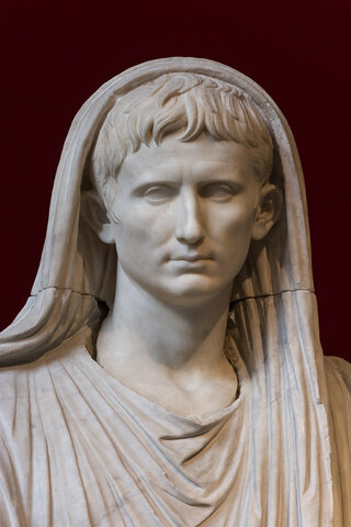 Ottaviano diviene pontefice massimo