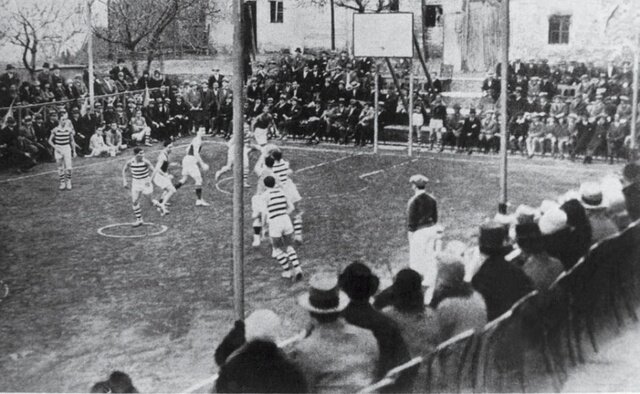 Primer partido oficial