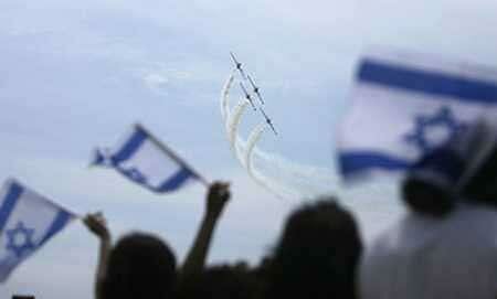 Israel celebra su 60 aniversario. Israel lanza su operación de Gaza en respuesta al disparo de más de 10.000 cohetes y morteros desde la Franja de Gaza.