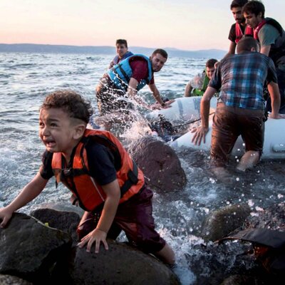 Timeline: 2015, Περιπέτεια στο Αιγαίο