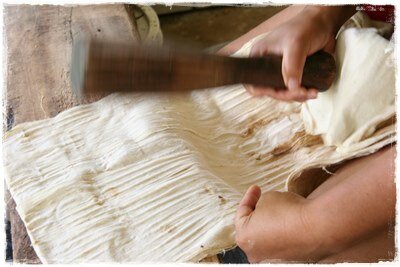 Tsai Lun inventa el papel.