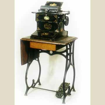 La primera máquina de escribir se vendió en julio de 1874.