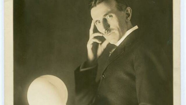 PRIMERA BOMBILLA ELÉCTRICA