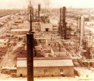 Se instalan surtidores e infraestructura para la producción de petróleo