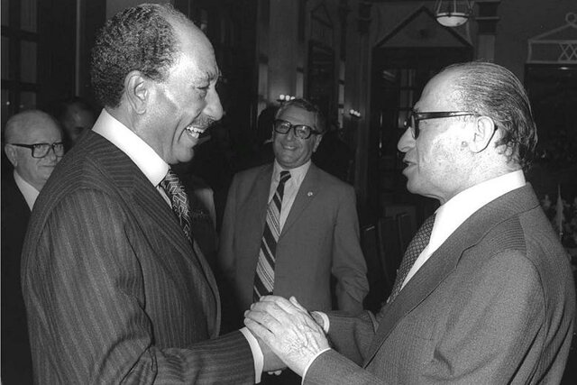 Premio Nobel de la Paz a Beguin y Sadat