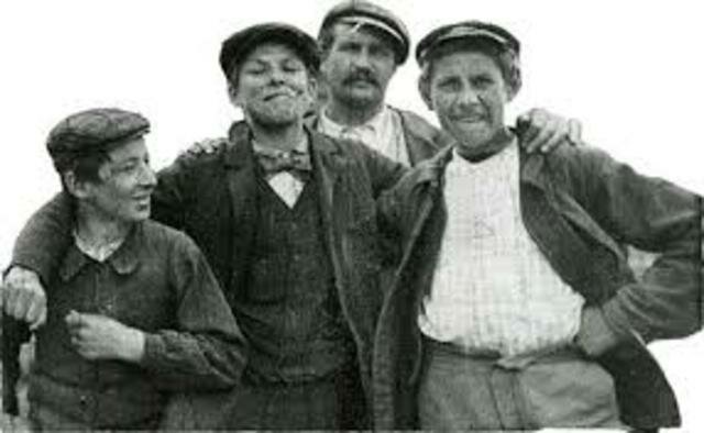 PRIMEROS GRUPOS JUVENILES