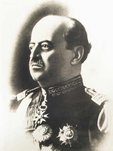 Oscar R Benavides retorna al Perú